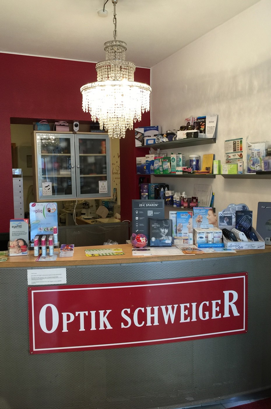 Laden-Ansicht innen; Optik Schweiger